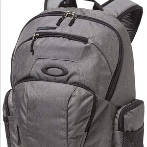 Oakley Wet Dry 30 Backpack